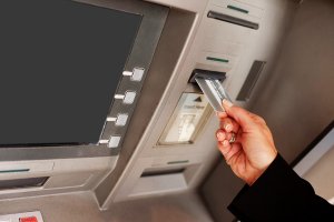 Как мошенники «учат» банкоматы